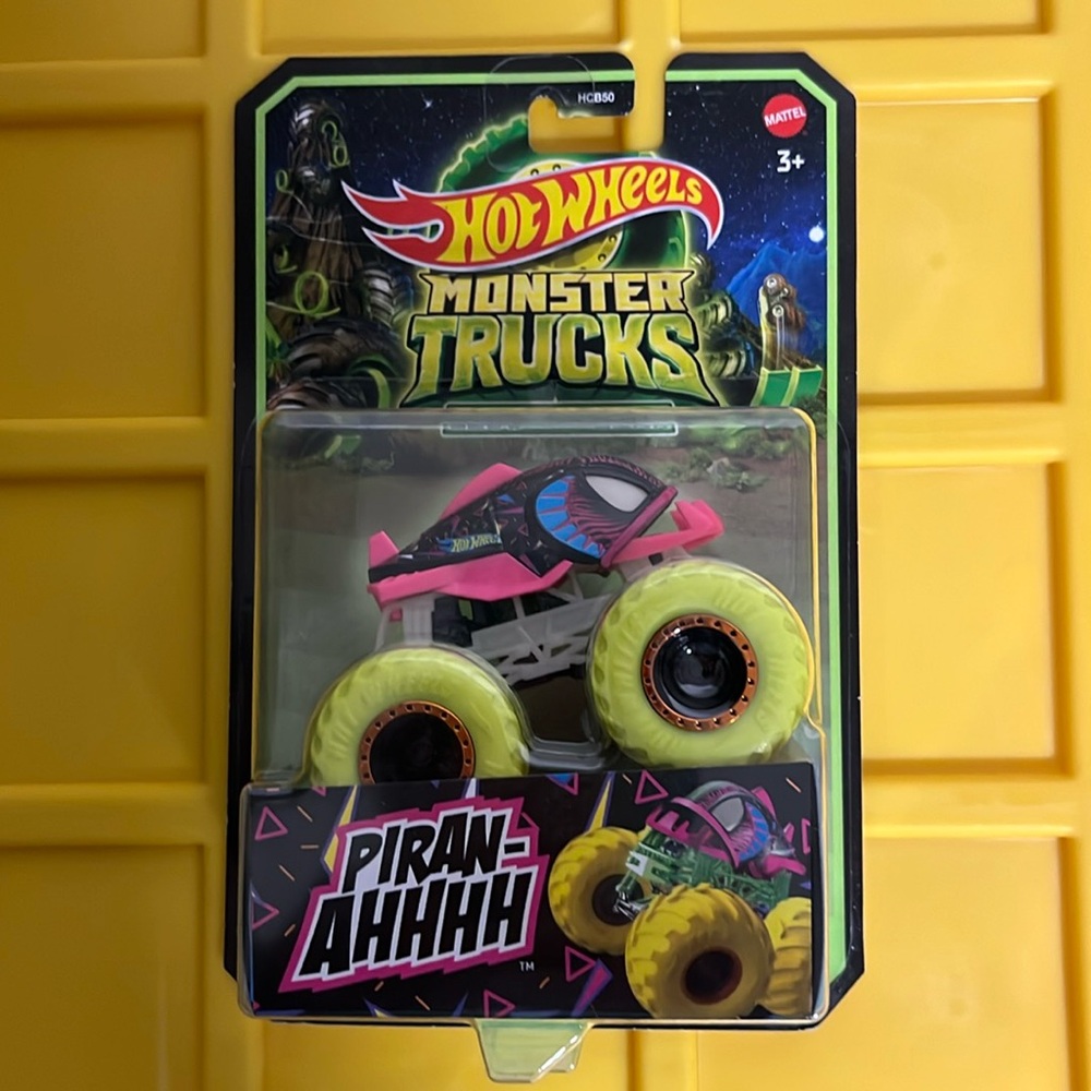 New Hot Wheels Piran-ahhhh Monster Trucks Glow in the Dark 1:64